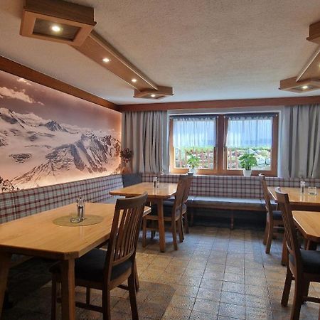 Gasthof Pension Santeler Sankt Leonhard im Pitztal Exterior foto