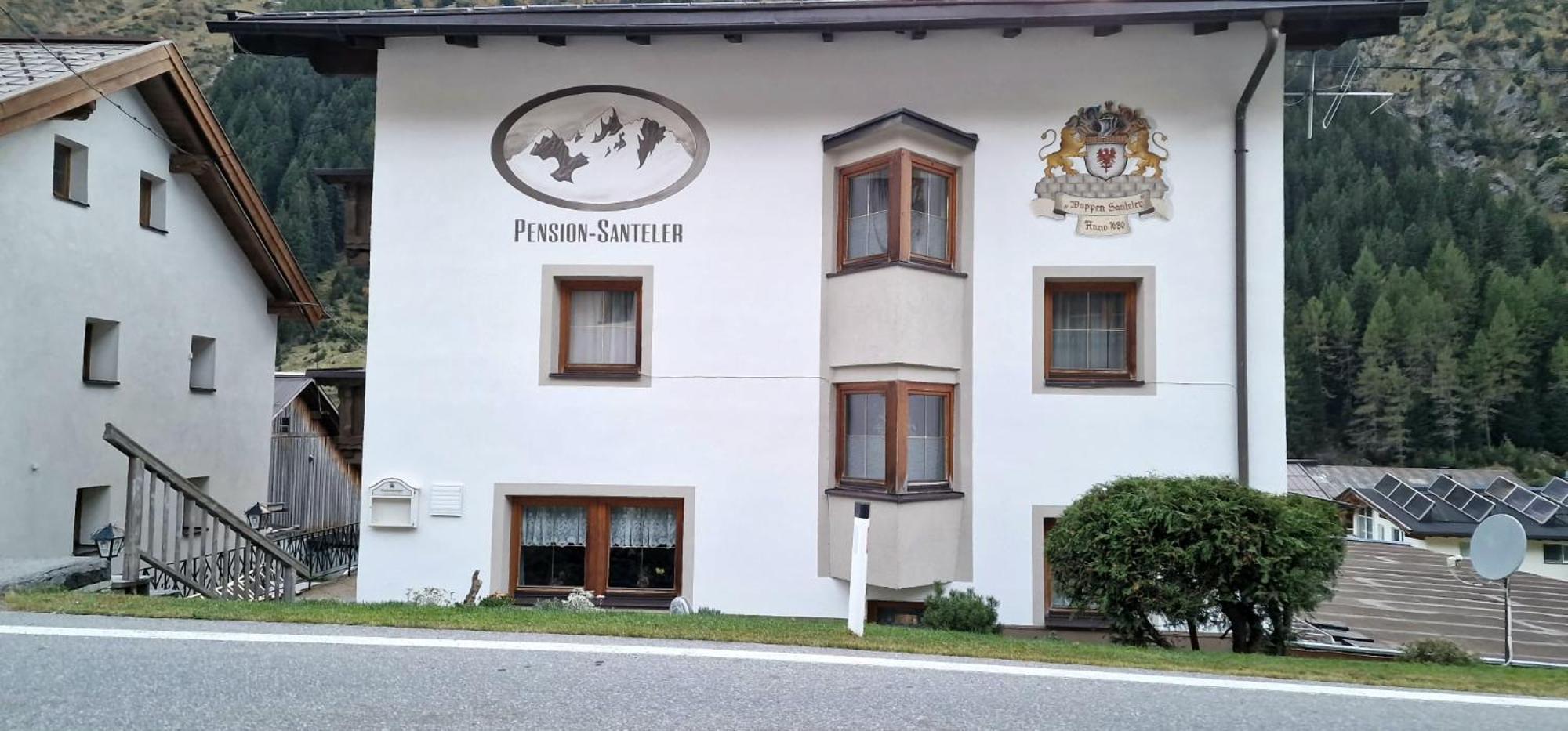 Gasthof Pension Santeler Sankt Leonhard im Pitztal Exterior foto