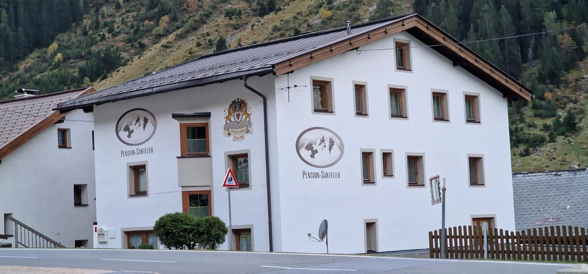 Gasthof Pension Santeler Sankt Leonhard im Pitztal Exterior foto