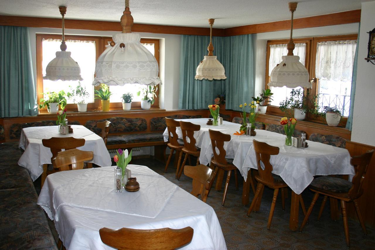 Gasthof Pension Santeler Sankt Leonhard im Pitztal Exterior foto