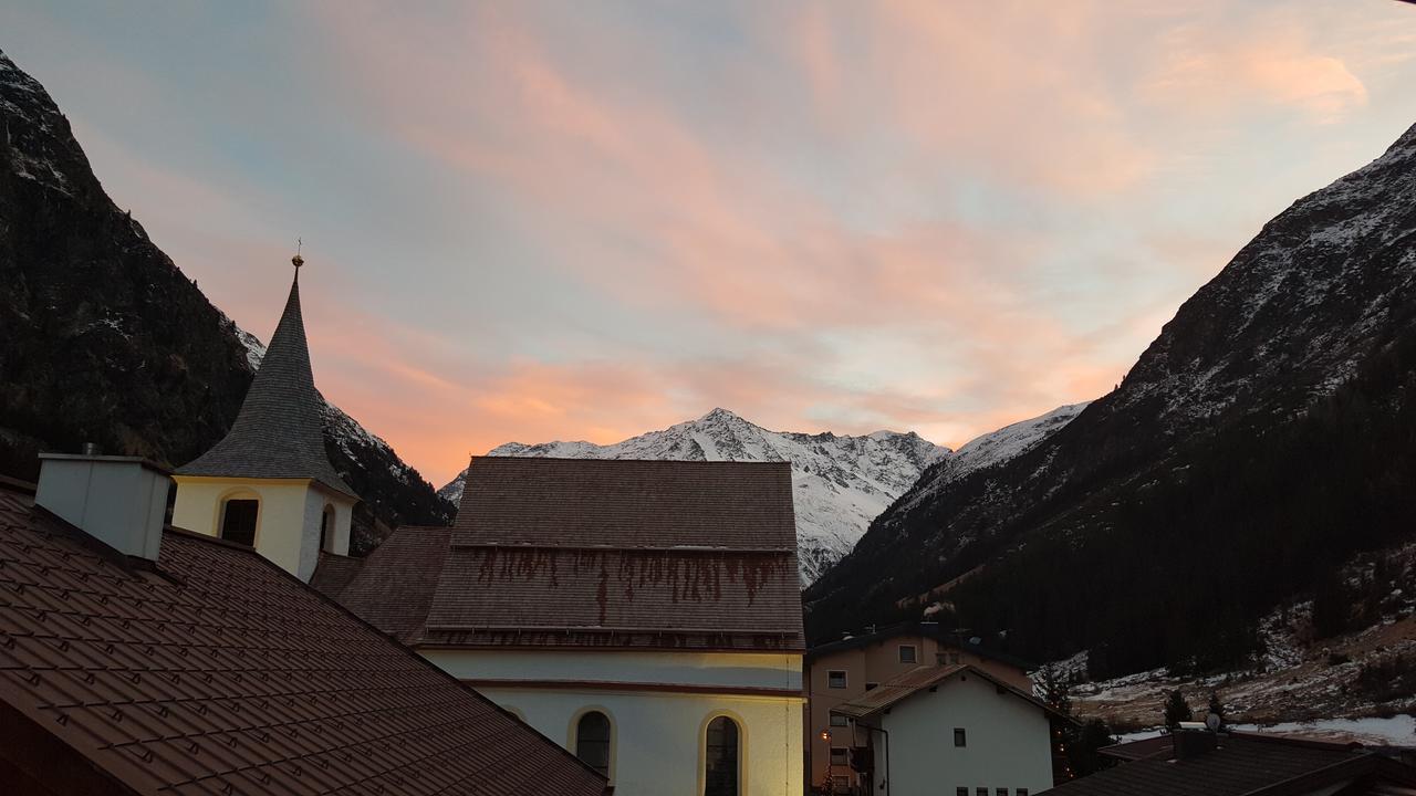 Gasthof Pension Santeler Sankt Leonhard im Pitztal Exterior foto