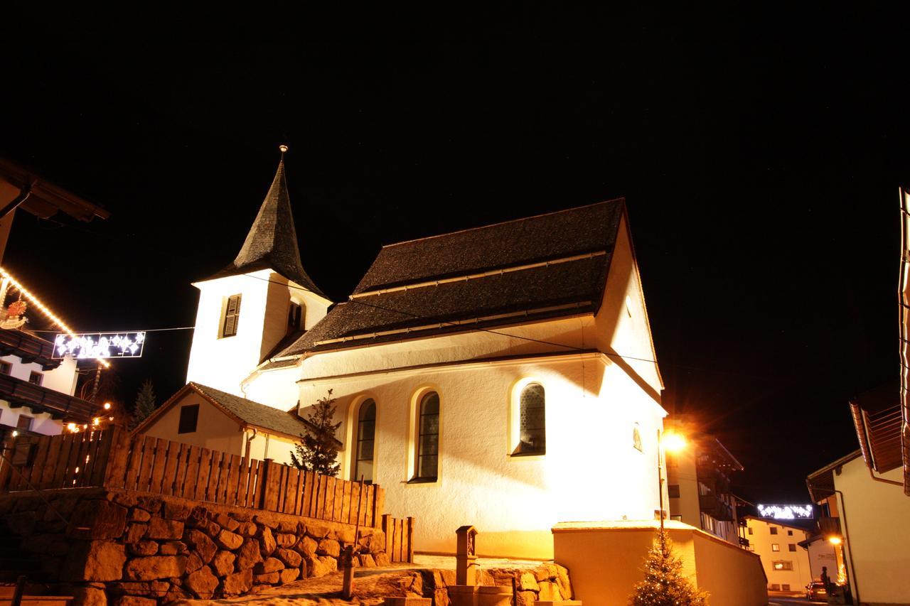 Gasthof Pension Santeler Sankt Leonhard im Pitztal Exterior foto
